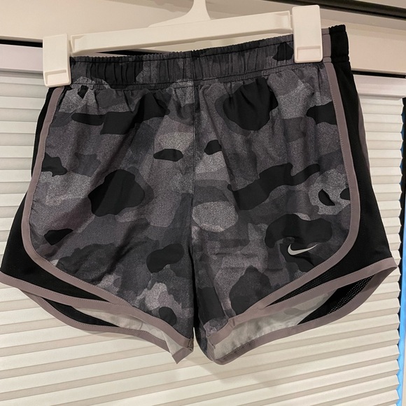 Nike dri fit shorts size xs - Picture 2 of 3